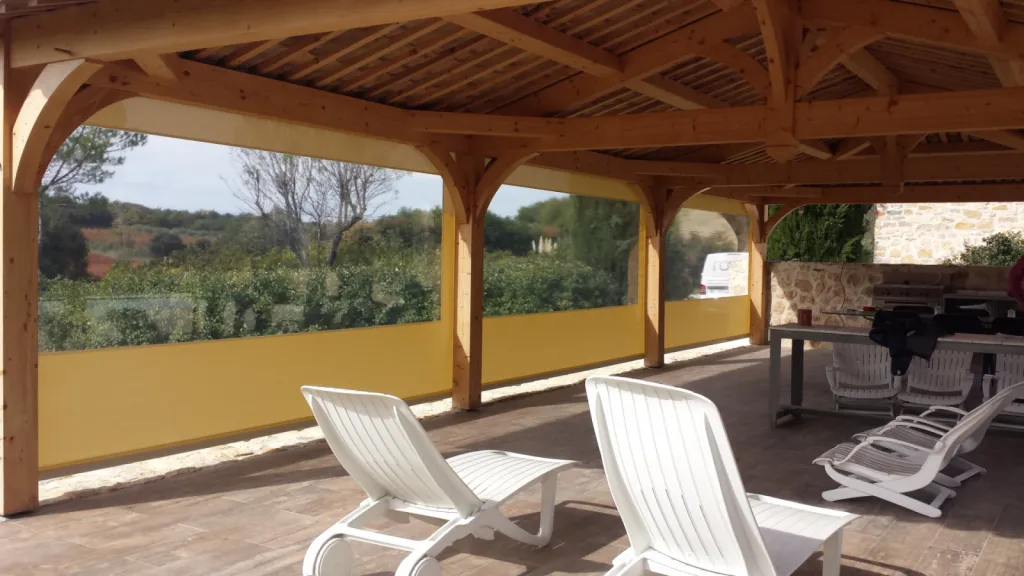 stores encastrés sur mesure avec caisson pour terrasse d'été