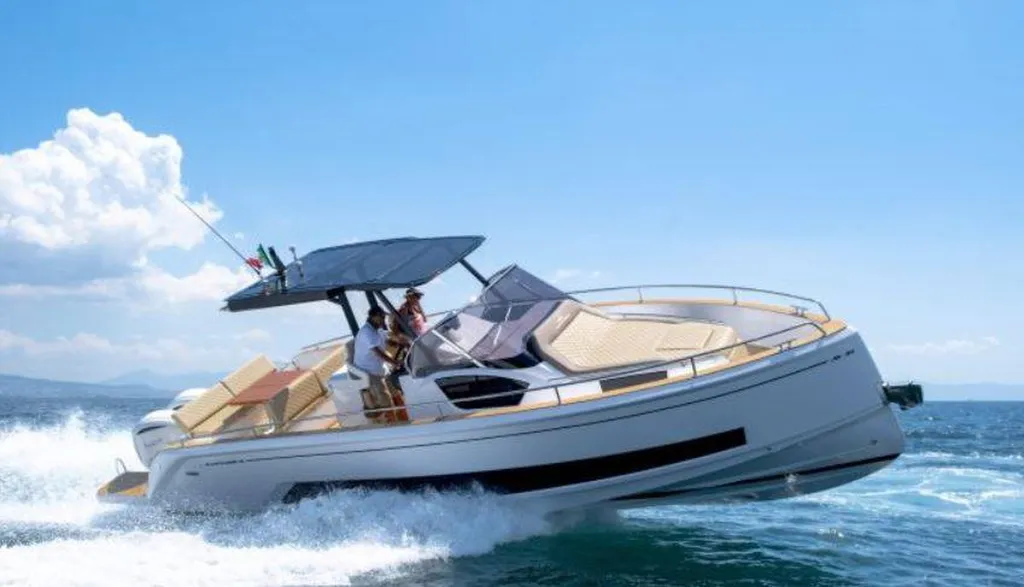 Louer un bateau à moteur dans le Var 