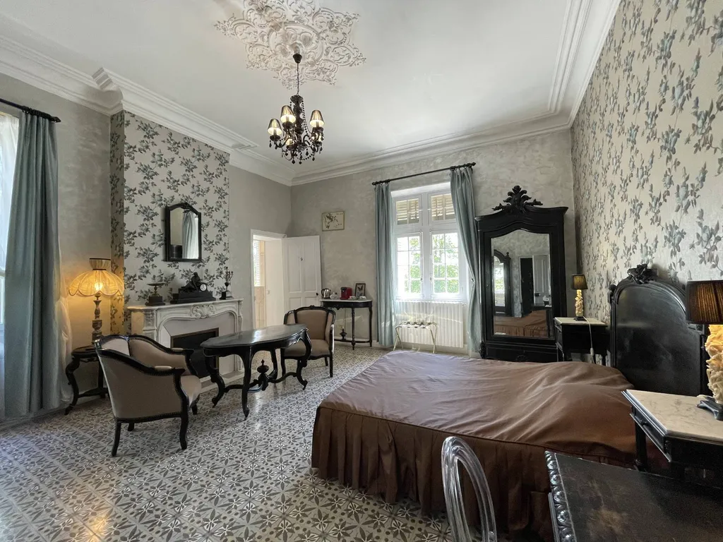 château 19ème siècle avec pleine vue sur les Dentelles de Montmirail   