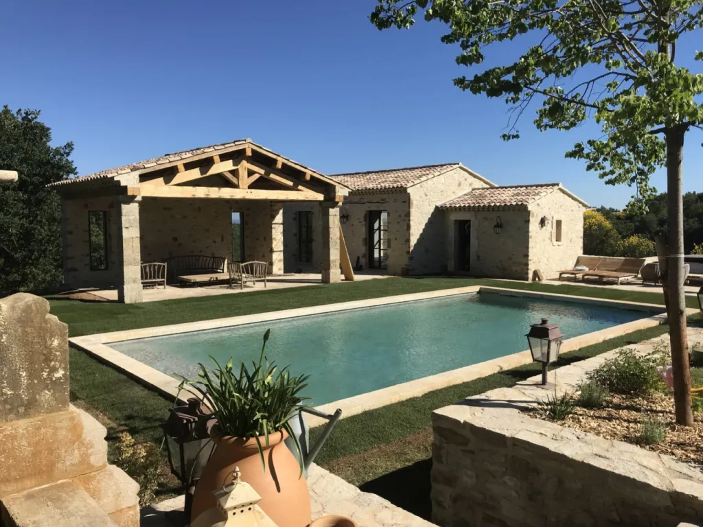Restauration et construction d'une bergerie, pool house, abri de jardins par Inspirations d'Intérieurs près de Manosque
