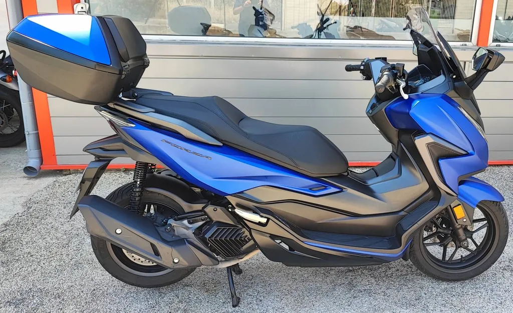 HONDA FORZA 125 TOP BOX DU 10/2022 AVEC 13000 KM.