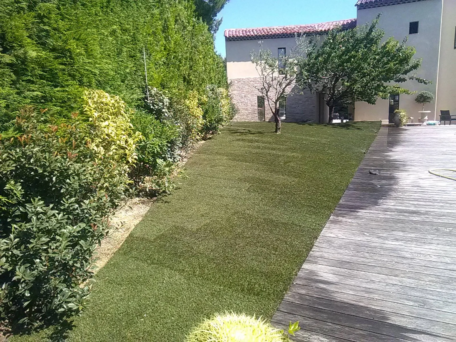 Paysagiste pour pose de plantations mixtes a Eguilles