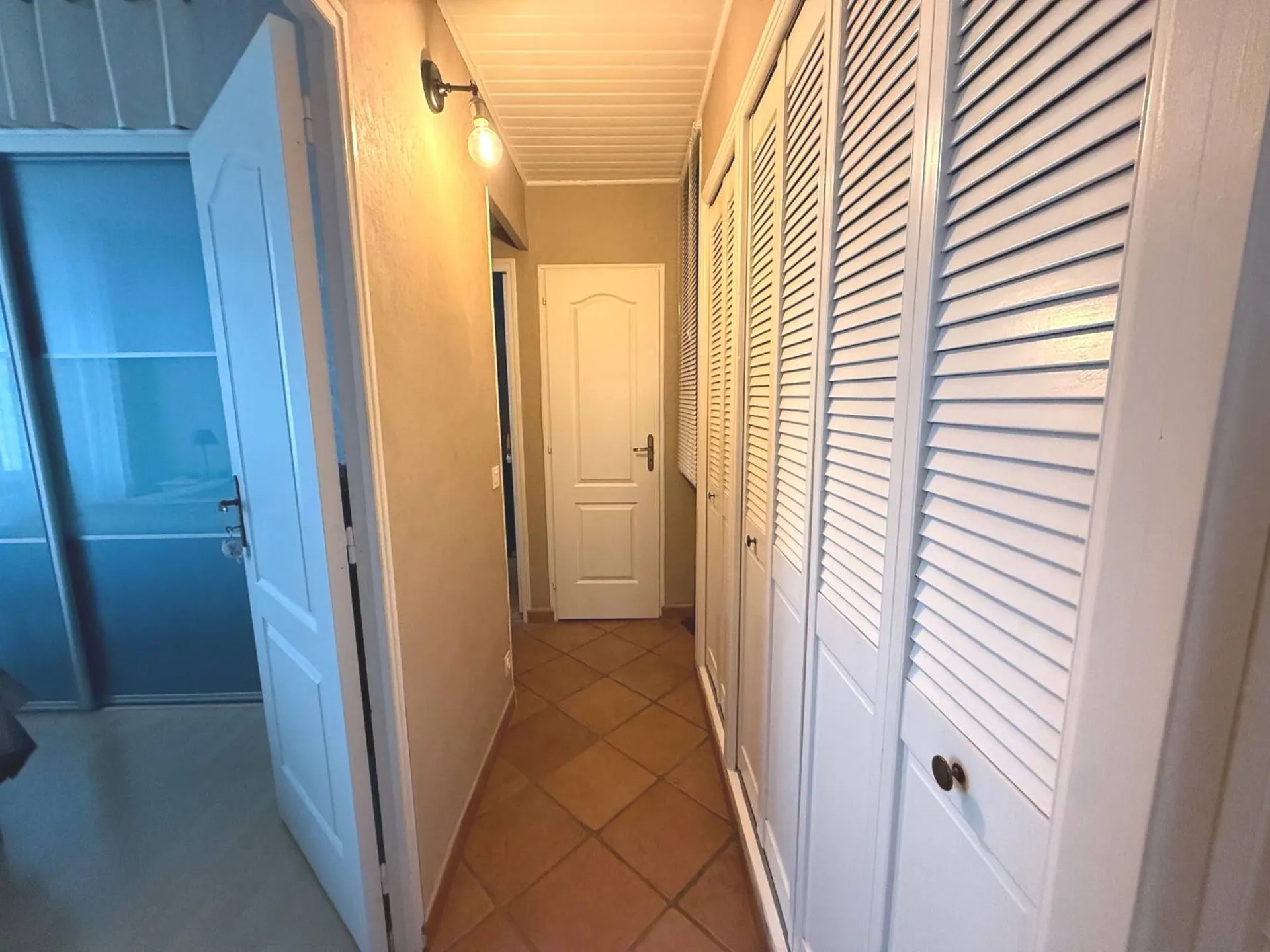 Au 1er étage sur 1 Type 3 à vendre Roquefort lA b2DOULE