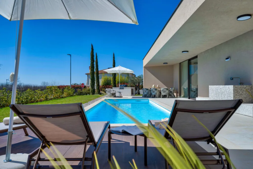 piscine intelligente jardin connecté domotique à Saint-Tropez