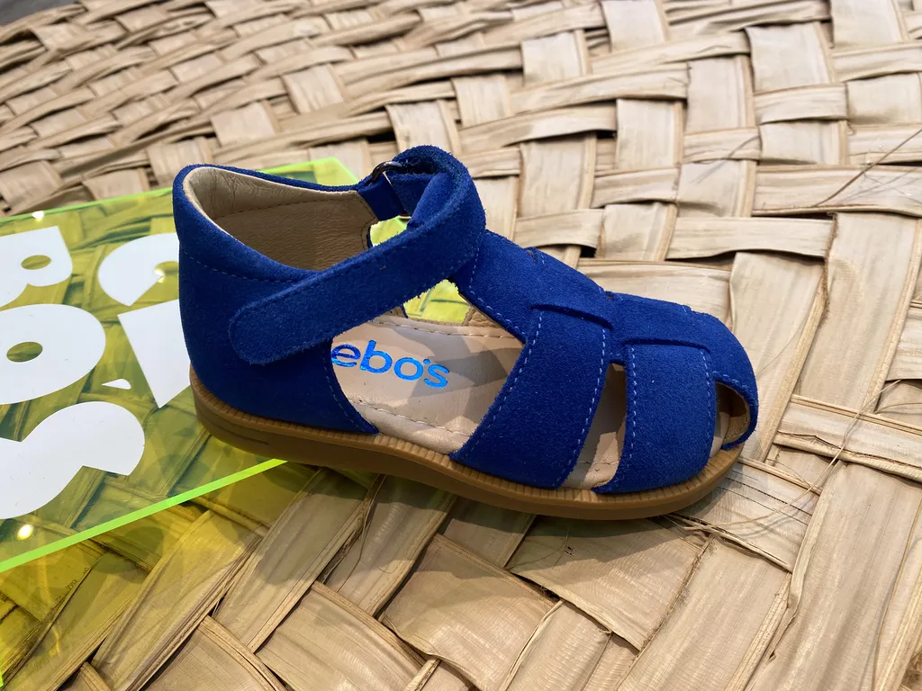 nu pied bébé avec un bout protéger à velcro à Libourne