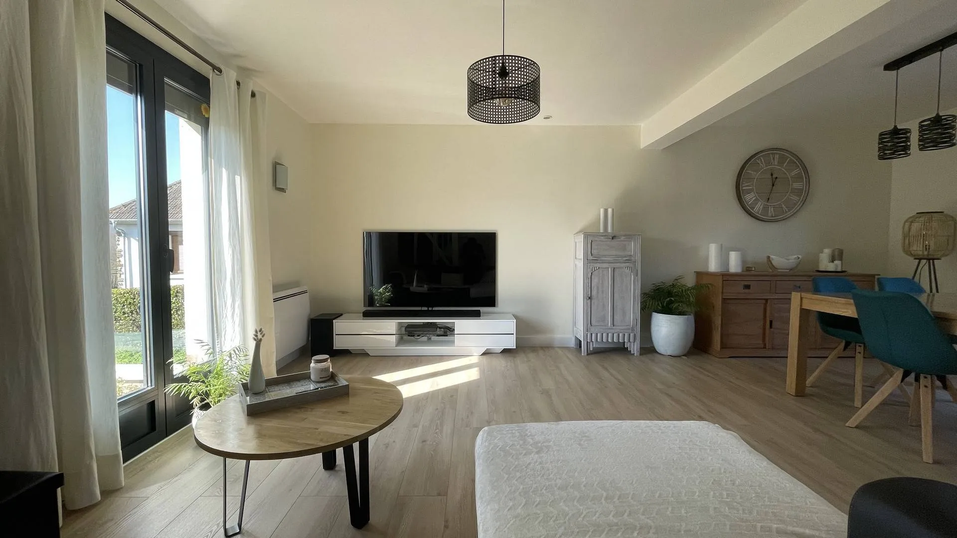 Immobilier en Normandie : Maison avec jardin clos de 1 169 m² : Terrain arboré idéal pour les familles ou les amateurs de plein air.