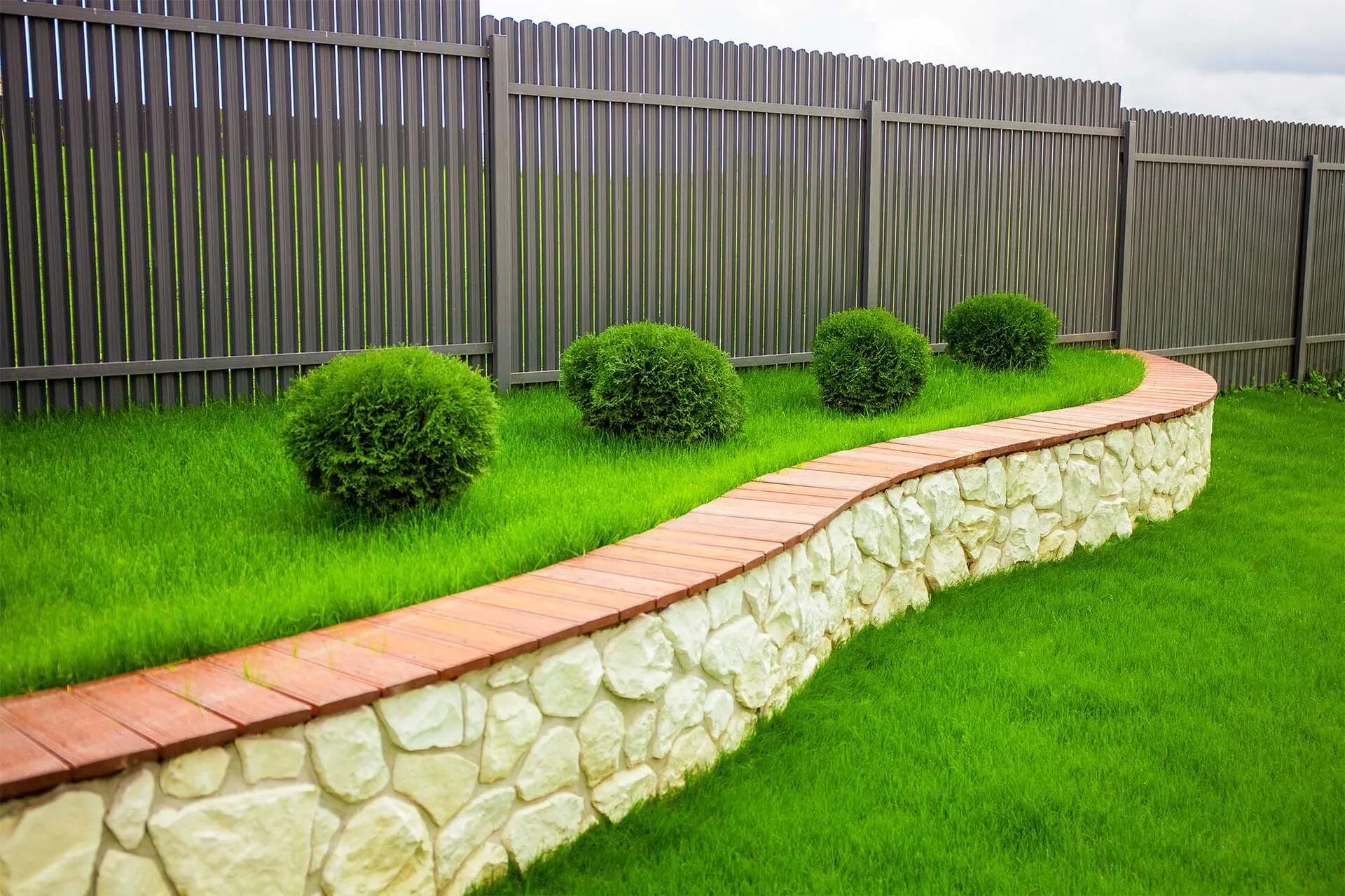 Découvrez notre entreprise de fabrication de menuiserie aluminium sur mesure à Bernis proche de Nîmes dans le Gard