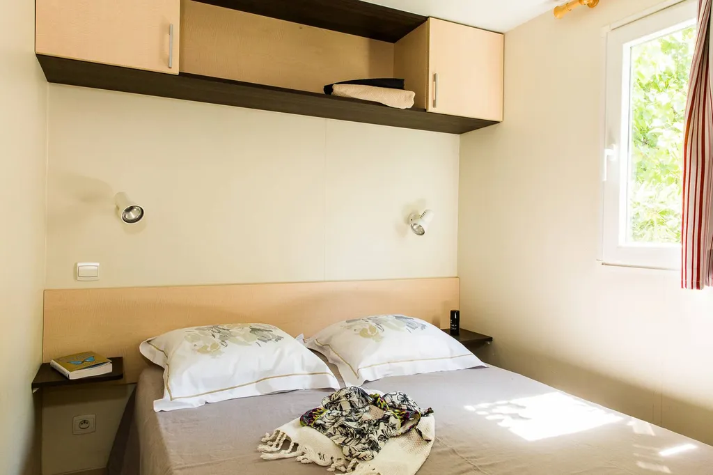 Location de mobil home 4 à 6 couchages climatisé dans camping bord de mer à Valras