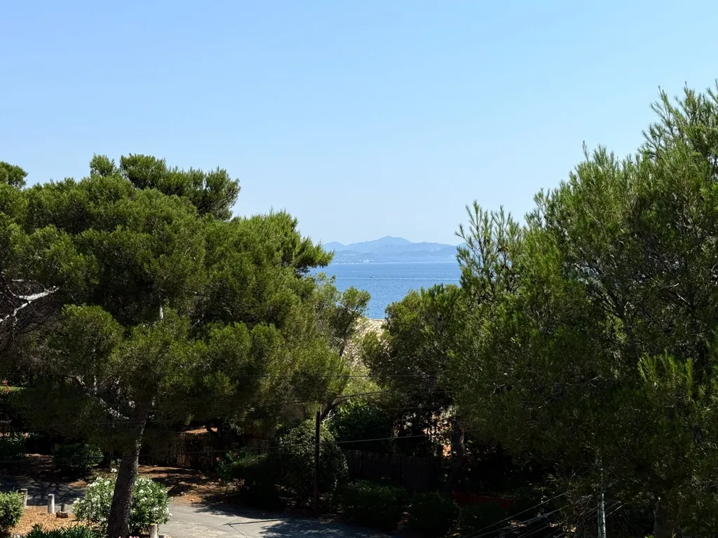 Maison atypique avec épicerie intégrée en bord de mer aux Issambres, à deux pas de la plage et du village provençal