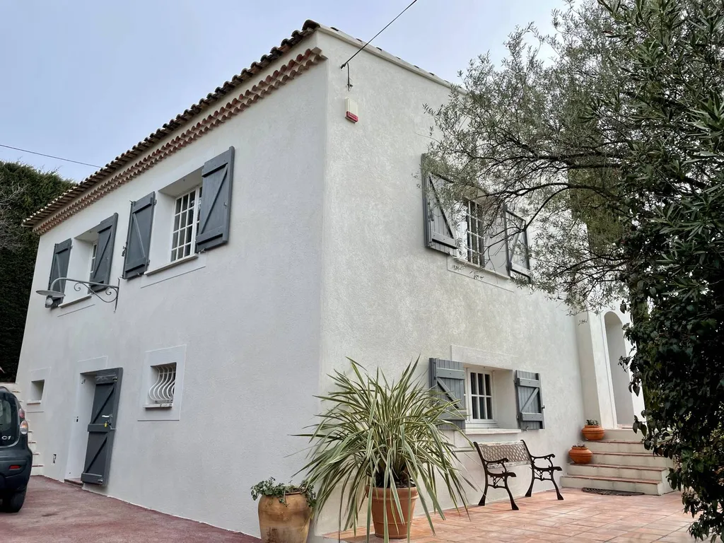 Enduit de façade pour maison à étage près de la Ciotat