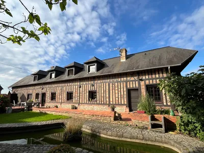 A vendre, belle maison de caractère avec dépendance située entre Caudebec en Caux et Yvetot - Beaux voumes