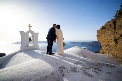 mariage intime à Santorin