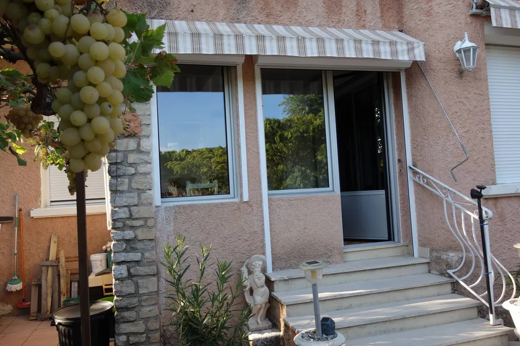 Deux fixes et une porte fenêtre en aluminium anodisé