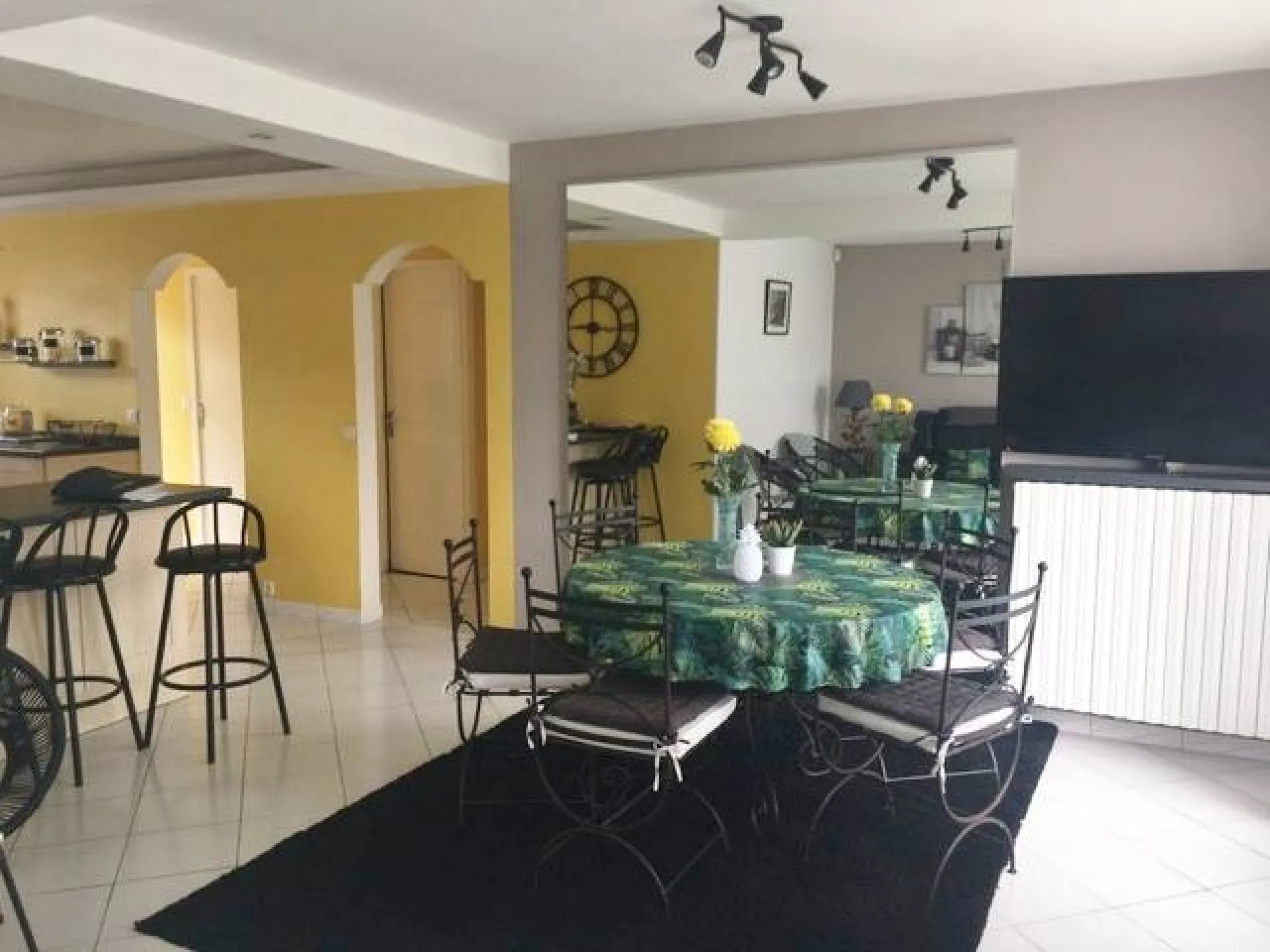 Vend pavillon avec grand séjour/salon lumineux proche Saint Aubin les Elbeuf 76410