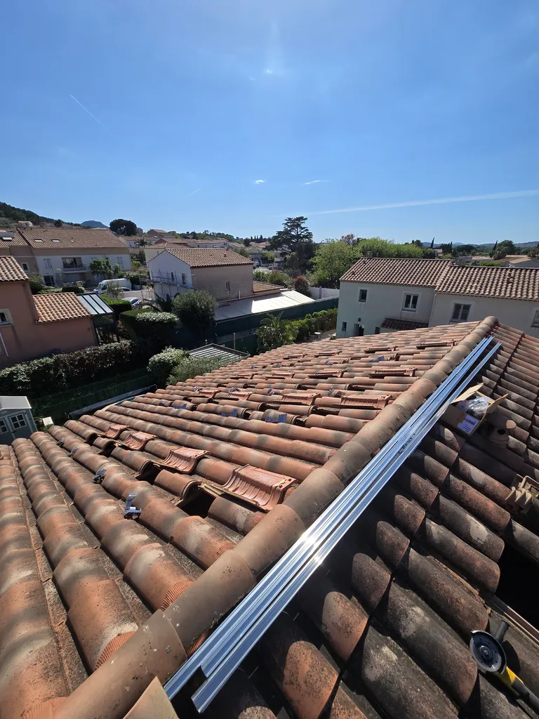 Est-ce que les panneaux solaires peuvent s'arracher avec le vent ?