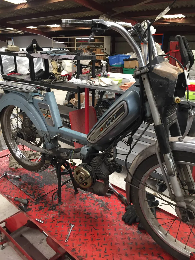 RESTAURATION PEUGEOT 103 MVL