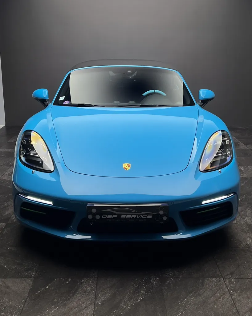 Faire un nettoyage extérieur et un lustrage brillance sur une Porsche 718 Boxster chez DSP Service à Le Mans