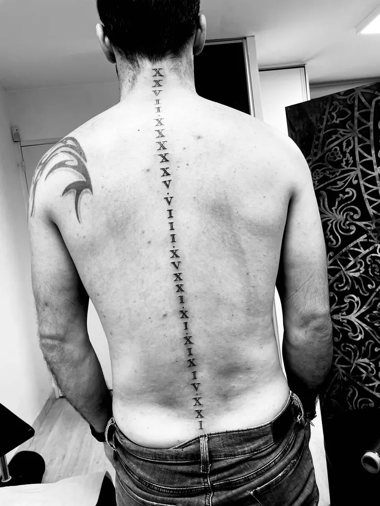 tatouage fin, écriture fines et légère à Craponne