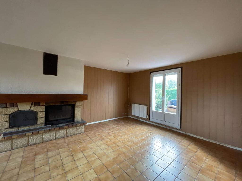 COMPRENANT UNE CHEMINER