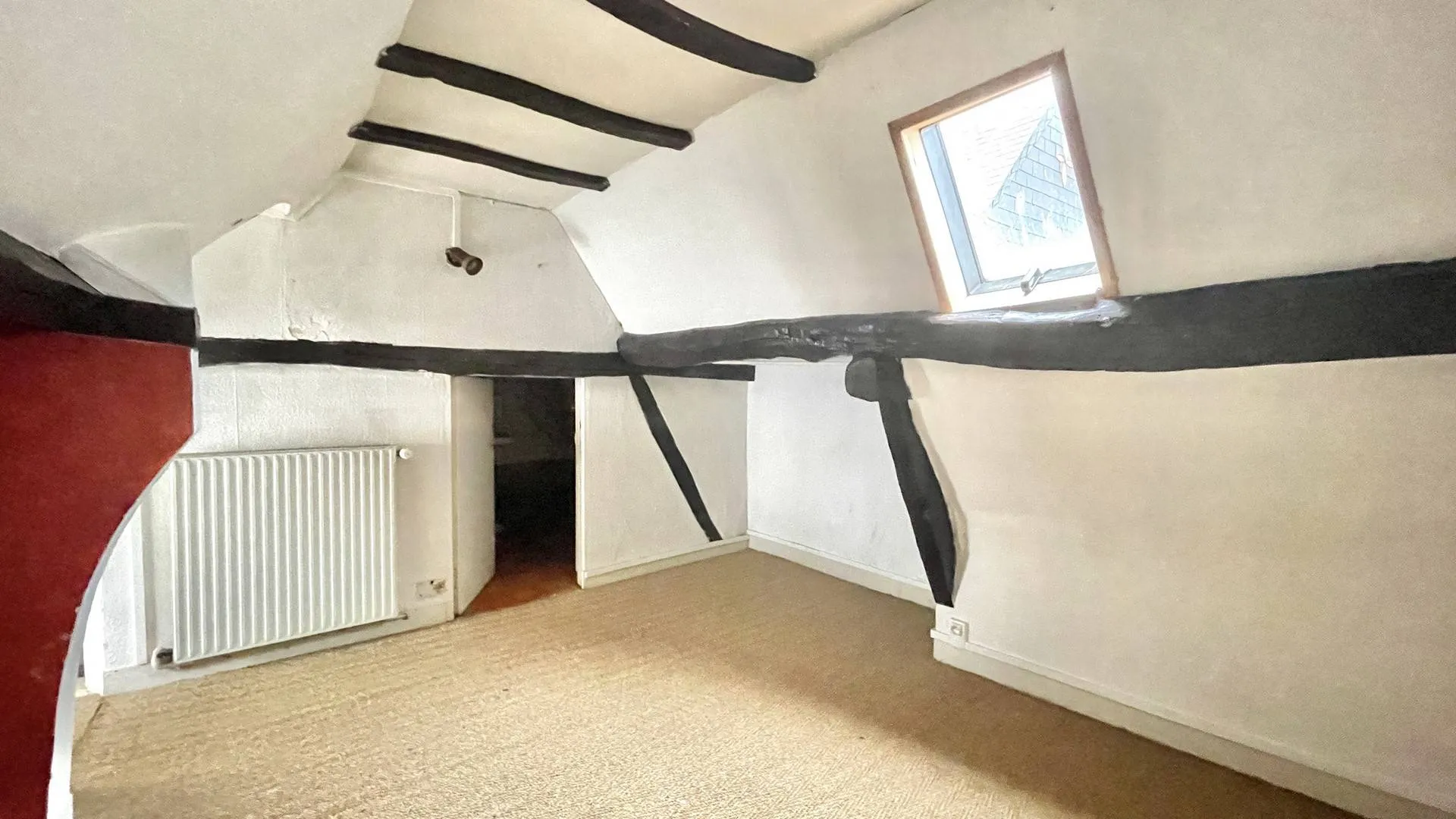 Vends : Maison de caractère en exclusivité à Dieppe. Profitez de 60 m² bien agencés, d’un balcon et d’un emplacement privilégié entre port et plage.