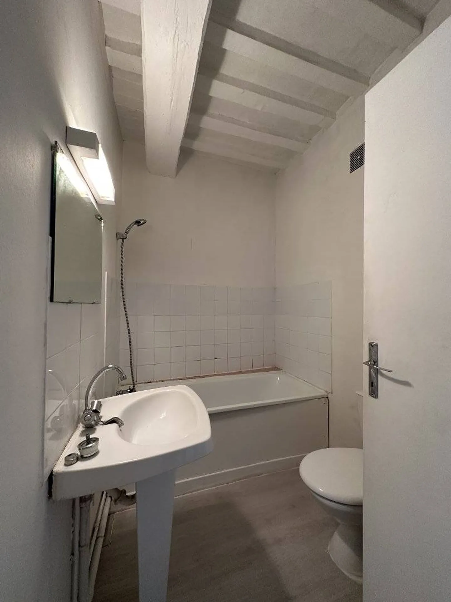 A vendre en hyper-centre, studio d'une superficie de 29.11m² proche de la plage et du port de Dieppe.