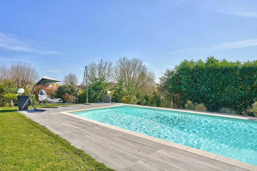 A vendre Magnifique Maison familiale avec piscine à Saint Prix 95390