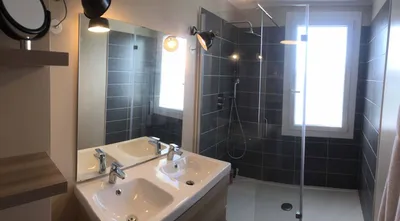 architecte d'intérieur pour appartement à Cassis aménagement salle de bains conception