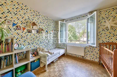 Un bel appartement 4 pièces de 73 m² quartier Princesse au Vésinet.Un séjour avec balcon, trois chambres, une place de parking extérieur et une cave.Proche écoles et commerces. Lumineux et sans vis-à-vis.Exclusivité Hélix Immobilier.