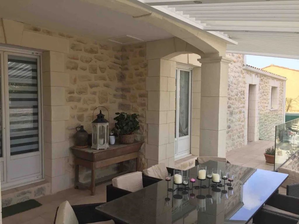 Décoration totale d’une maison façon pierre à Gigean entre Balaruc les bains et Montpellier 