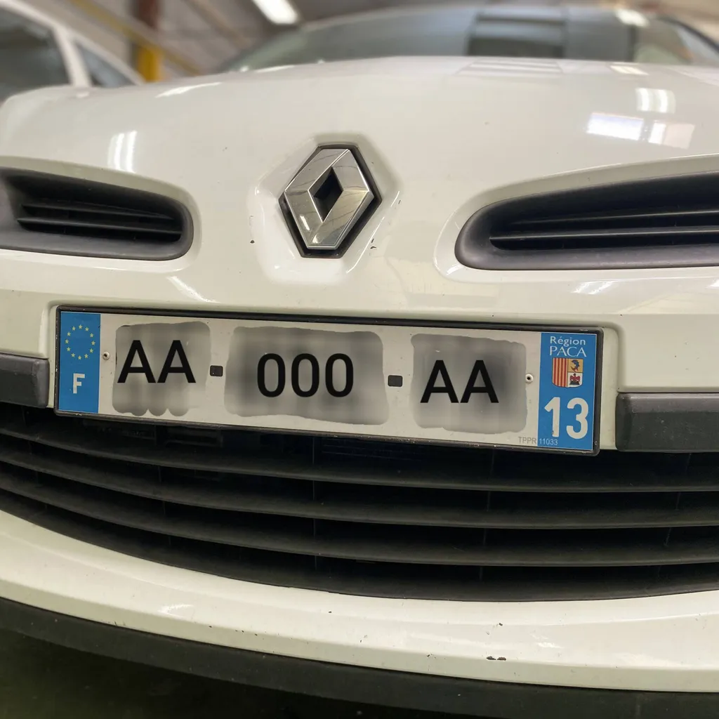 Plaque d'immatriculation type format SIV validée lors de son passage au contrôle technique Autosur Martigues