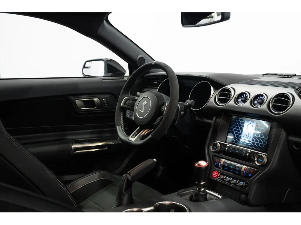 Ford Mustang Shelby GT350 2016 Neuve Série Limitée Bleu Bandes Blanches V8 5.2 Flat Plane Import Canada Livraison Europe