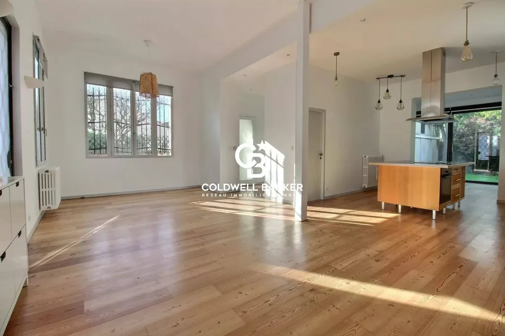 Maison à vendre à Bordeaux Caudéran – pierre rénovée avec 4 chambres, jardin et stationnement à 300 m du Parc Bordelais