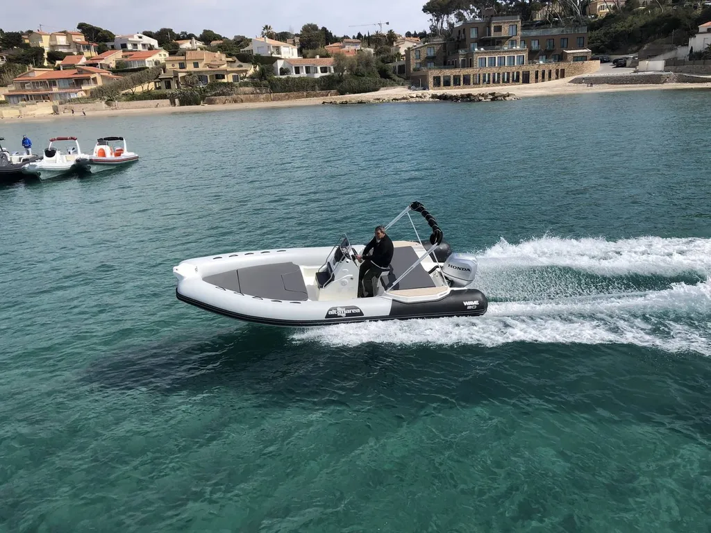 Location de bateau à moteur à Bandol