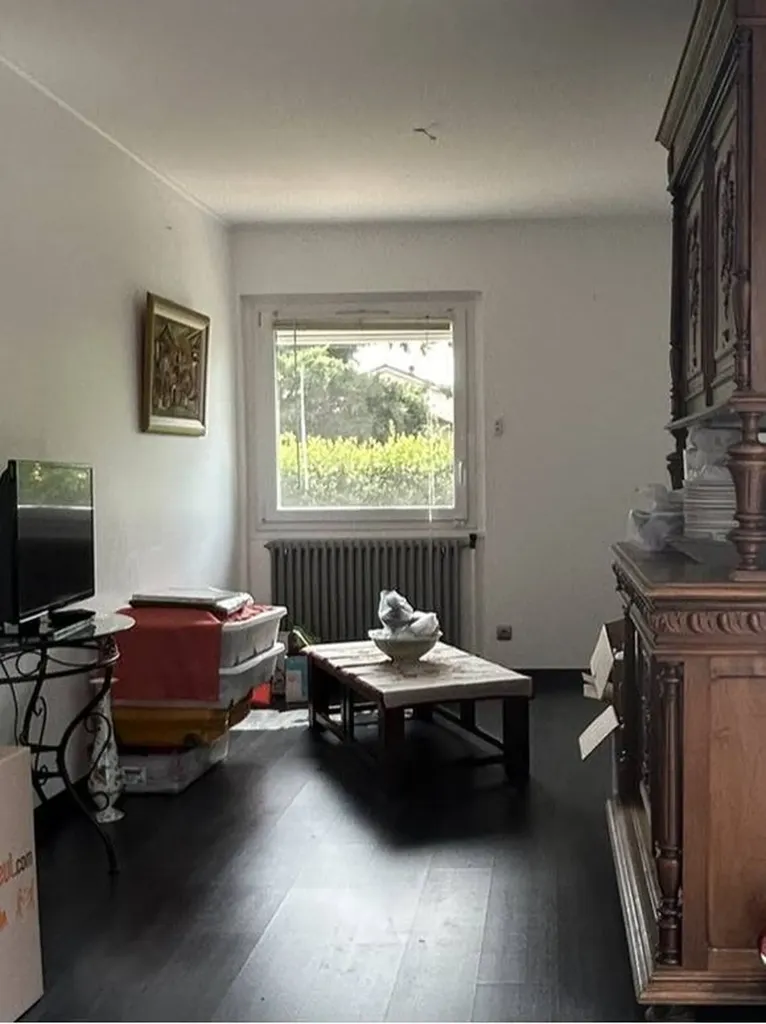 Pièce intérieure avant installation du système de climatisation bi-split dans cette maison à Belleville-en-Beaujolais