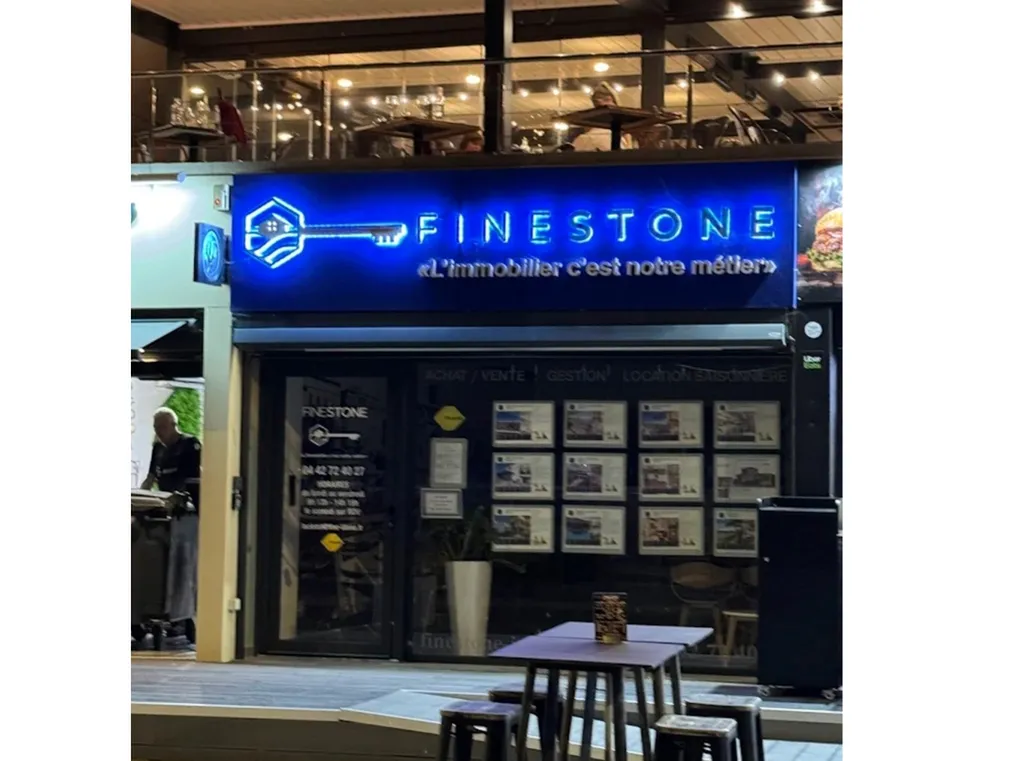 Création de caisson lumineux sur mesure chez ITS Arts Graphiques à Aubagne proche de La Ciotat