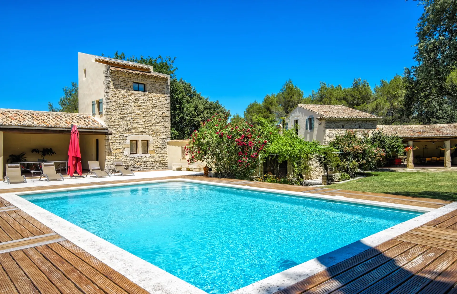 Pernes les Fontaines, propriété d'agrément sur 15 hectares   