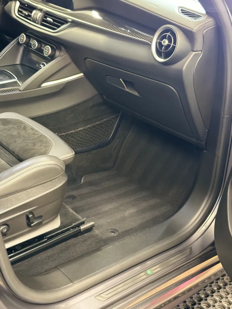 Nettoyage Et Lustrage d'un Alfa Romeo Stelvio QV en Haute Savoie