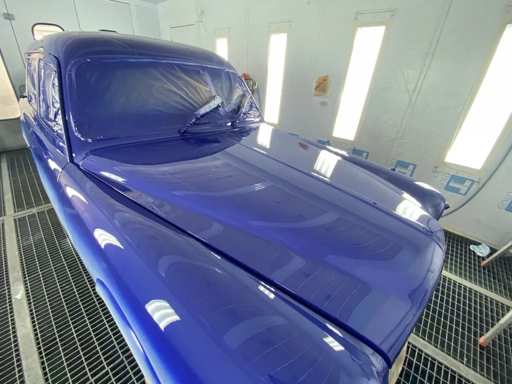 Restauration carrosserie d'une Peugeot 403 chez Platinum Carrosserie a Carnoux 13470 avec franchise offerte