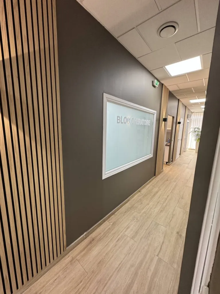 Bloc opératoire pour chirurgie implantaire à Marseille