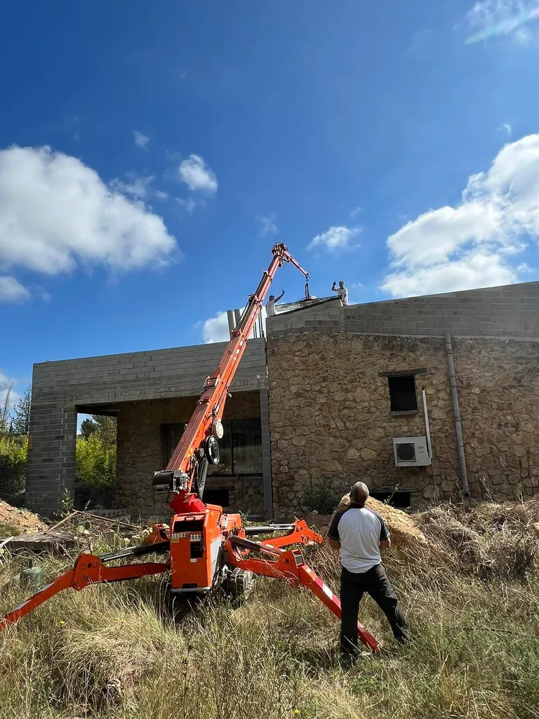 Pose en cours d'une verrière dans une villa à Meyreuil