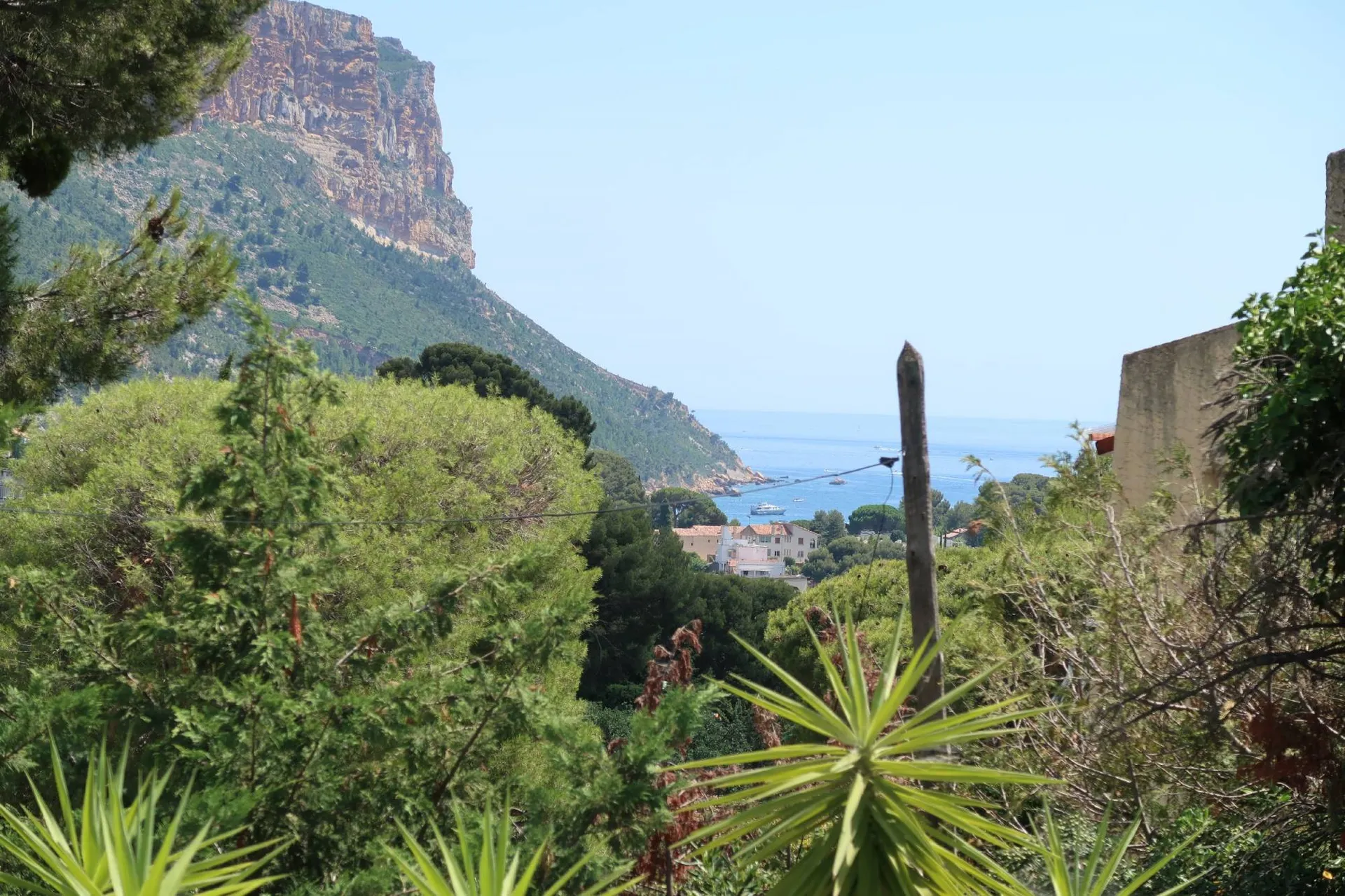 Maison T6 Cassis proximité centre avec piscine et parkings 