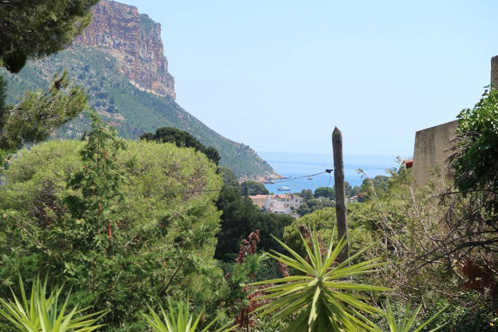 Maison T6 Cassis proximité centre avec piscine et parkings 