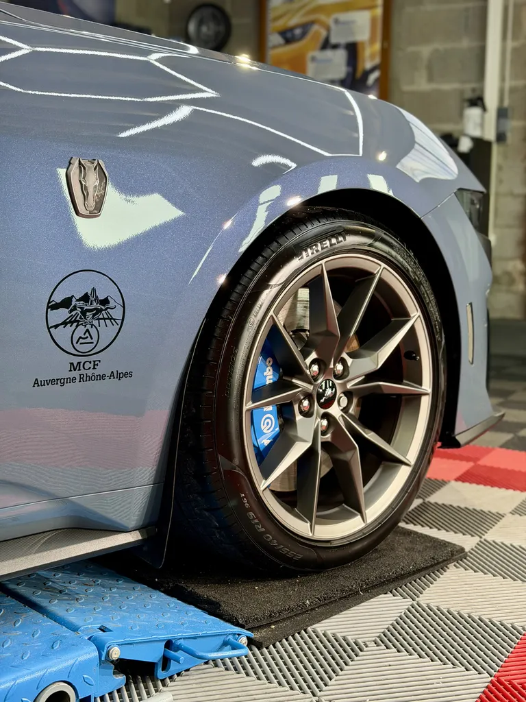 Traitement céramique voiture GYEON Infinite Ford Mustang à Lyon Vaugneray polissage et protection carrosserie haut de gamme