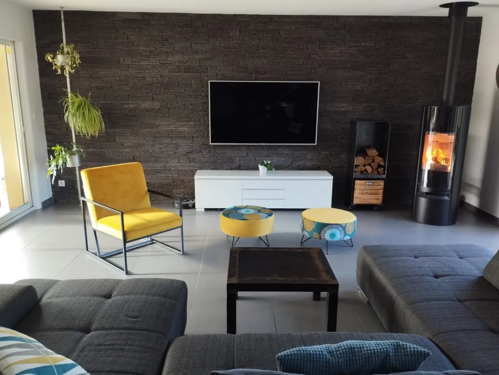 Refaire le revêtement de poufs à St Quentin de Baron