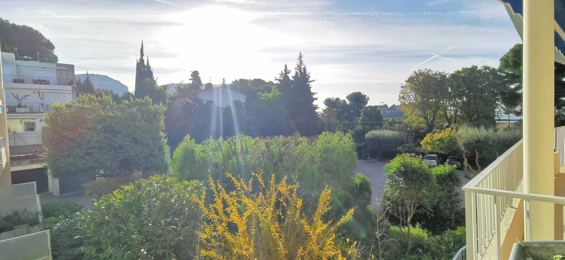 A vendre appartement T3 Cassis  avec balcon dans résidence sécurisée avec parking