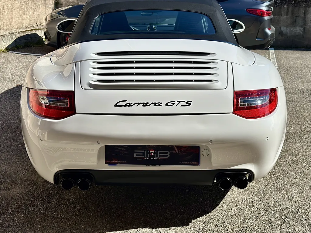 comment protéger sa voiture avec un traitement céramique sur Porsche 911 proche de lyon 