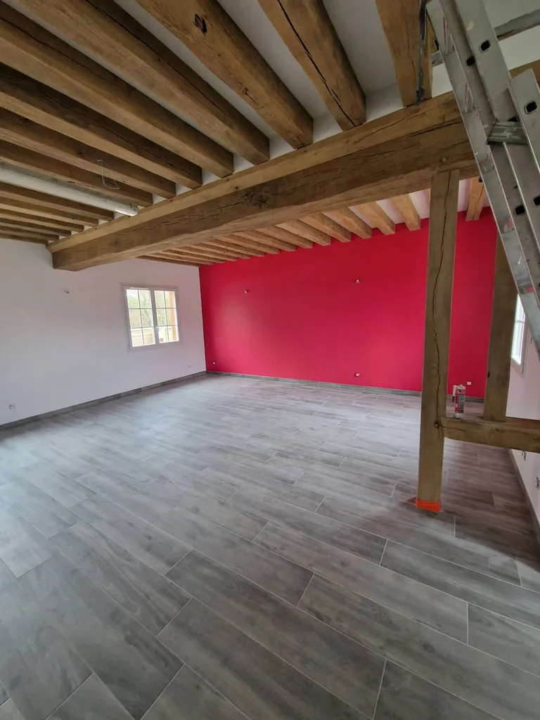 Rénovation d'une maison normande par projection airless, enduit et peinture entre Bernay et Montreuil l'argilé.