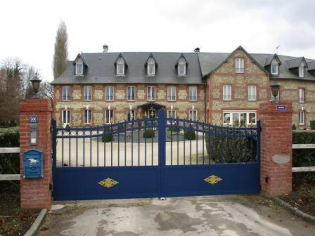 Pose de portail Aluminium pour entrée de haras dans le Calvados 14