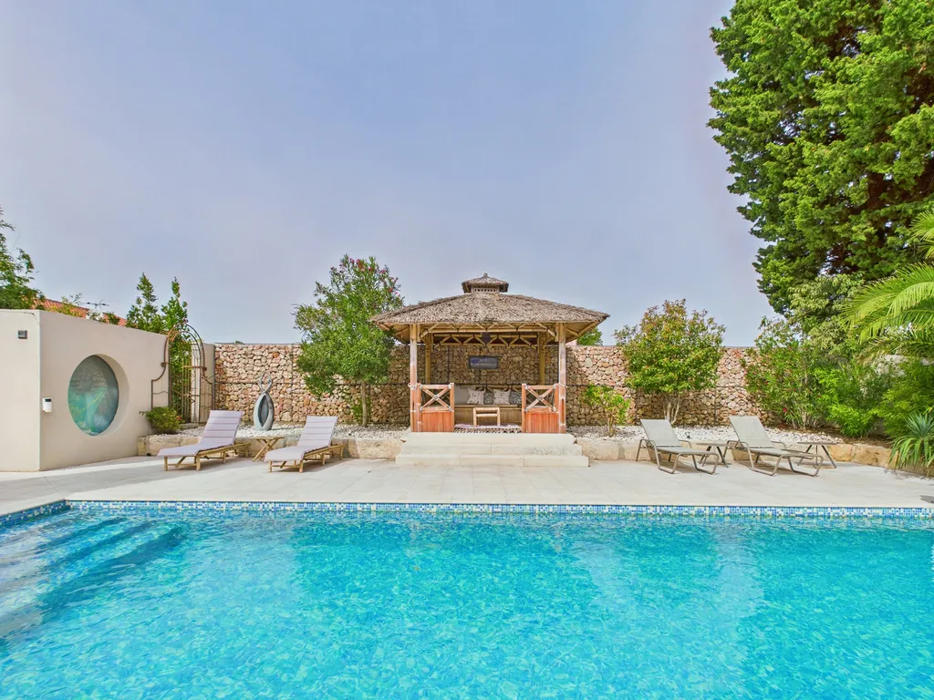 Estimer un mas provencal dans les Alpilles avec nos experts immobiliers 