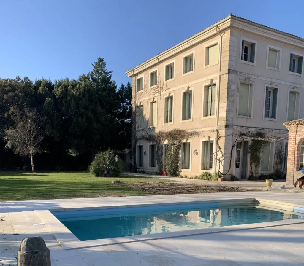 Pierre de Dordogne pour sol et mur salle de bain, plan vasque, dallage, livraison Paris, Bordeaux, Lyon... PARIS - LYON - UZÈS - NÎMES - BEZIERS - AVIGNON - BASTIA LP PIERRE NATURELLE à PERIGUEUX 